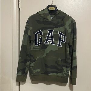 Gap kids - big boys camouflage pullover hoodie